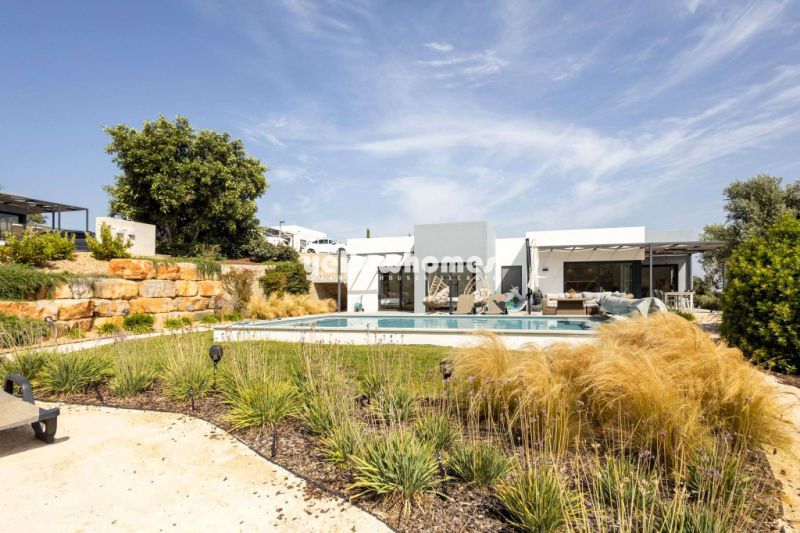 Moradia contemporânea T1+2 com piscina privada num condomínio fechado perto de Ferragudo